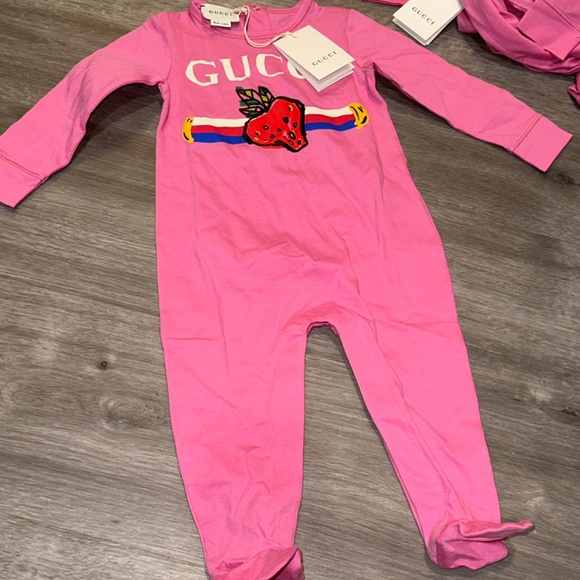 Gucci Baby Logo Onesie - Picture 2 of 7
